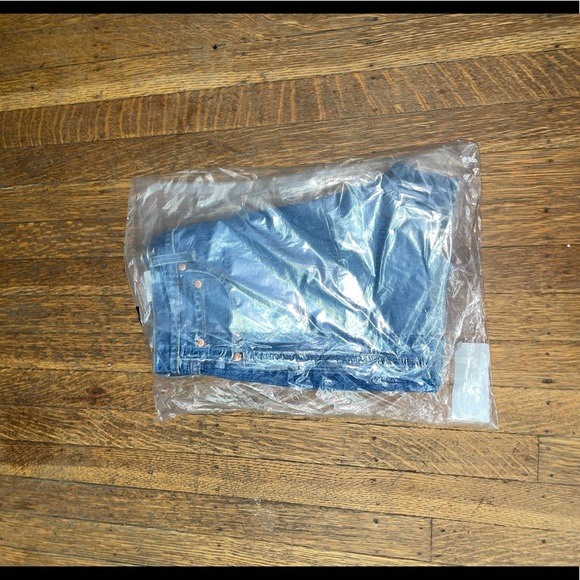 Levi’s dark wash jean shorts⛲️⛲️ - Picture 2 of 11